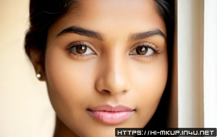 Home 17 내추럴 핑크톤 립스틱 추천 - Photorealistic close-up beauty portrait of an Indian woman with a warm medium skin tone wearing a na...